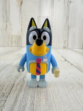 Bluey Bandit Dad Archaeologist Work Tie Figure NEW